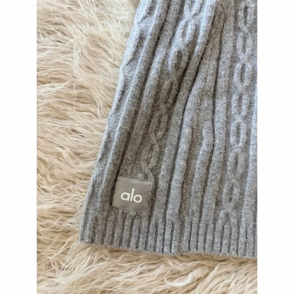 Alo Yoga Winter Blossom Cableknit Cable Knit Sweater Mini Skirt Heather Gray - Picture 2 of 4